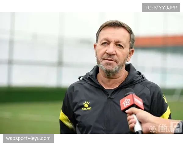 从低谷到巅峰！卡洛斯教练的逆袭之路：个性化训练如何改写足球教练职业认知？