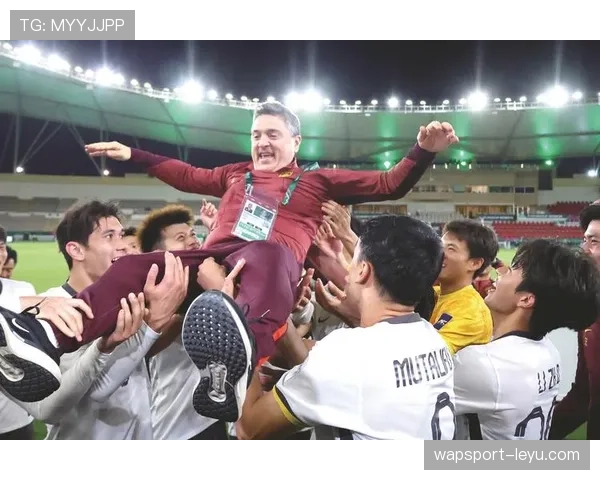 热那亚主帅战术革新显成效，球队焕发新生表现亮眼