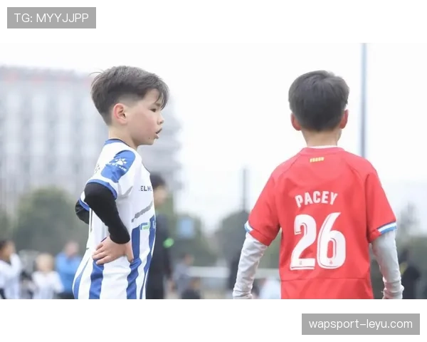 顶级球队激战正酣,新星小将闪耀赛场