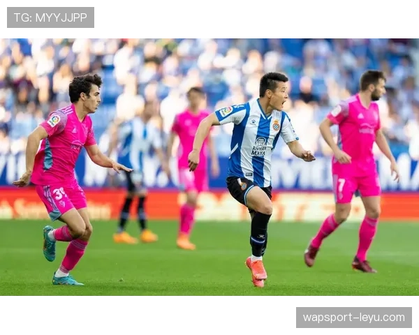 瓦伦西亚运营危机浮现,球队财务压力与竞技稳定性面临考验 瓦伦西亚运营危机浮现,球队财务压力与竞技稳定性面临考验