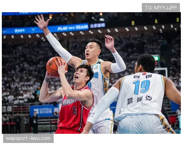 门将犯规如何判罚?揭秘裁判尺度与VAR介入边界 门将犯规如何判罚?揭秘裁判尺度与VAR介入边界