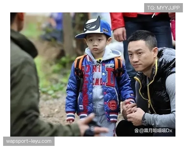 杨威退役后带娃比练体操还狠？